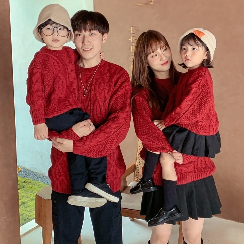 Family Matching Outfits Christmas Family Matching Sweater Dad Mom And Daughter Son Year Clothes Women Baby Girl Boy Red Knitted Top Men Jumper 230316