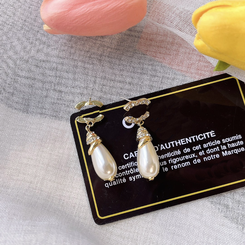 Famous Designer Earrings Charm Pearl Studded Earrings Fashion Jewelry Women Luxury Accessories Wedding Party Popular Brand With Gift Box
Famous Designer Earrings Charm Pearl Studded Earrings Fashion Jewelry Women Luxury Accessories Wedding Party Popular Brand With Gift Box