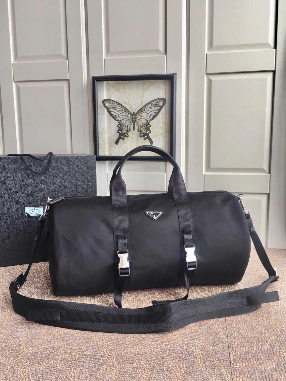 Prads crossbody purses designer bags Prade P family 22 new portable travel bag male large capacity travel boarding bag business travel fitness bag 2VC015, Black5
Prads crossbody purses designer bags Prade P family 22 new portable travel bag male large capacity travel boarding bag business travel fitness bag 2VC015, Black5