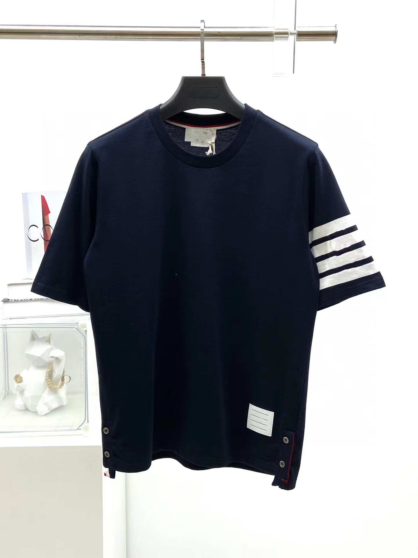 Mens T shirt Brand Designer T New Short-sleeved Mens woman Tshirt Round Neck Fashion Casual Handsome Fashion Slim Gift Box, Black
Mens T shirt Brand Designer T New Short-sleeved Mens woman Tshirt Round Neck Fashion Casual Handsome Fashion Slim Gift Box, Black