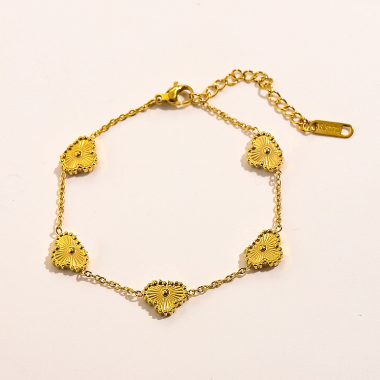 Fashion Design Pendant Necklaces 18k Gold Flower Necklace Luxury Designer Long Chain Stainless Steel Women Love Jewelry Accessories Premium Gift Package
Fashion Design Pendant Necklaces 18k Gold Flower Necklace Luxury Designer Long Chain Stainless Steel Women Love Jewelry Accessories Premium Gift Package