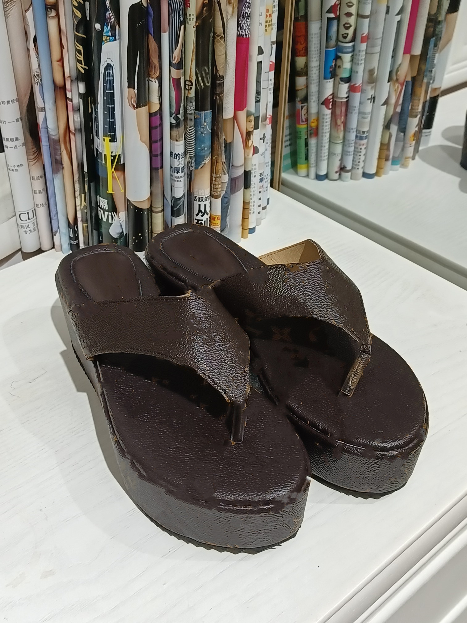 Top Newest Branded Women Woody Mules Thick bottom Slipper Deisgners Lady Lettering Fabric Outdoor Leather Sole Slide Slope heel Sandal 35-42, Brown
Top Newest Branded Women Woody Mules Thick bottom Slipper Deisgners Lady Lettering Fabric Outdoor Leather Sole Slide Slope heel Sandal 35-42, Brown