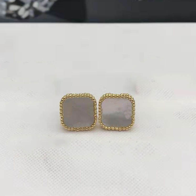 Luxury Clover Pendant Necklaces Flower Earring Designer Van Stud Woman Fashion Bracelet Jewelry Women Cjeweler sere
Luxury Clover Pendant Necklaces Flower Earring Designer Van Stud Woman Fashion Bracelet Jewelry Women Cjeweler sere