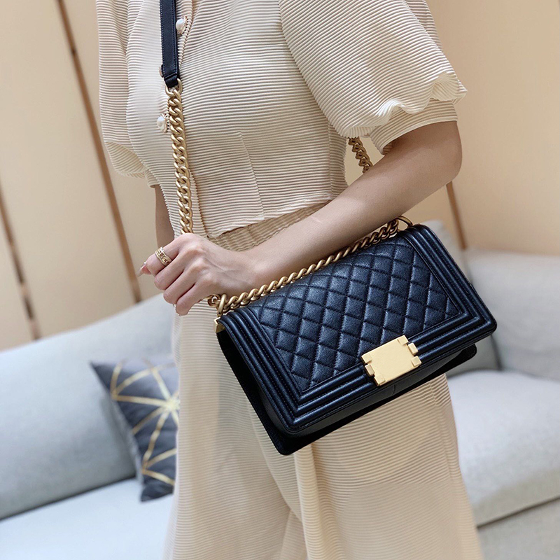 Designer Crossbody Bag A67086 Caviar Flap Bags 25CM Top-level Replication With Box CH010
Designer Crossbody Bag A67086 Caviar Flap Bags 25CM Top-level Replication With Box CH010