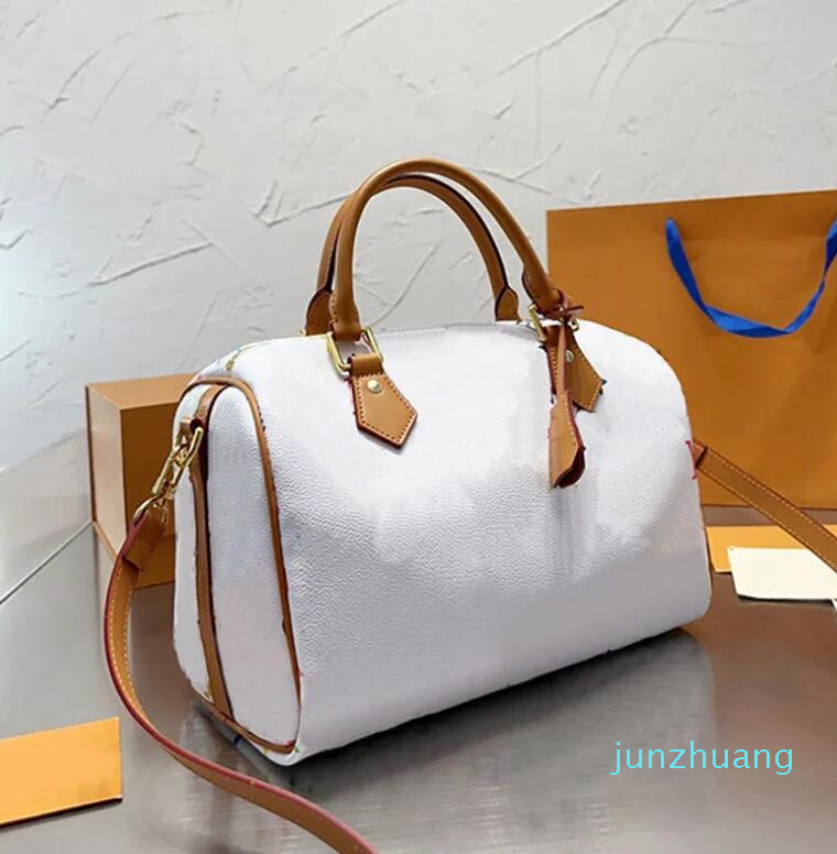 Men Duffel Bags Large Capacity Totes Women Designer Handbags Multicolour Travelling Purse Shoulder Bag Fashion Diamond EmbossLetter Mountaineering Bag
Men Duffel Bags Large Capacity Totes Women Designer Handbags Multicolour Travelling Purse Shoulder Bag Fashion Diamond EmbossLetter Mountaineering Bag