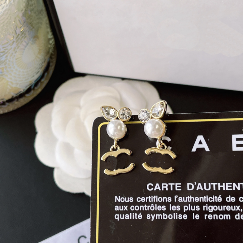 18K Gold stamp Charm Earring Desinger Women Love Earrings Vintage Love Jewelry Design Womens Europe Luxury Wedding Party Couple Accessories With Gift Box
18K Gold stamp Charm Earring Desinger Women Love Earrings Vintage Love Jewelry Design Womens Europe Luxury Wedding Party Couple Accessories With Gift Box