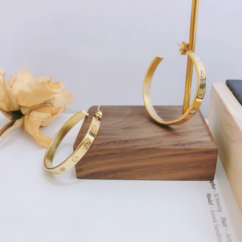 Popular Design Stud Earrings Lovers Love Diamond Earrings Fashion Circle Ear Jewelry Premium Gift 18k Gold Plated Couple Circle Earring
Popular Design Stud Earrings Lovers Love Diamond Earrings Fashion Circle Ear Jewelry Premium Gift 18k Gold Plated Couple Circle Earring