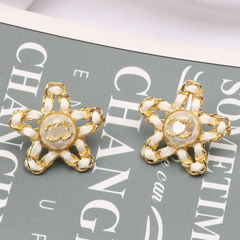 Womens Crystal Earrings Ear Stud Women Designer Brand Letter Pearl Temperament Simple Ladies Wedding Party Jewelry Accessories Luxury Gift
Womens Crystal Earrings Ear Stud Women Designer Brand Letter Pearl Temperament Simple Ladies Wedding Party Jewelry Accessories Luxury Gift