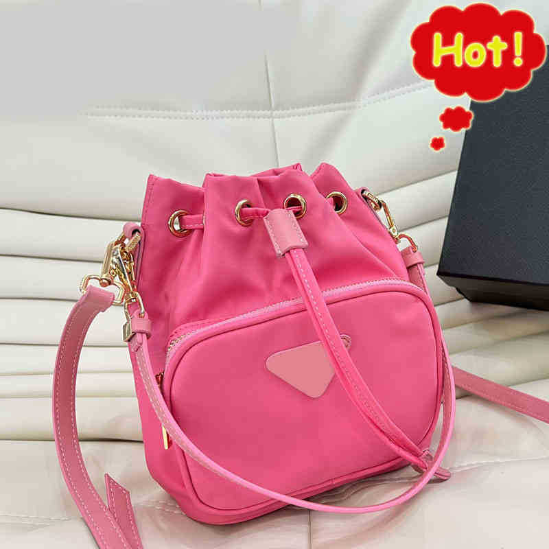Prads totes designer handbag women bag Handbags Prade the Tote bags Luxuries designers womens crossbody Handbag Shoulder 7A high quality purses wallet JYCL, Red
Prads totes designer handbag women bag Handbags Prade the Tote bags Luxuries designers womens crossbody Handbag Shoulder 7A high quality purses wallet JYCL, Red