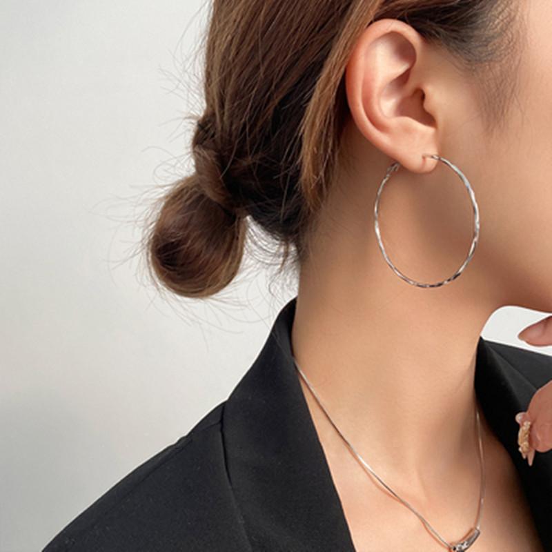 Hoop Earrings & Huggie Large Circle High-end Female Trend All-match Simple EarringsHoop
Hoop Earrings & Huggie Large Circle High-end Female Trend All-match Simple EarringsHoop