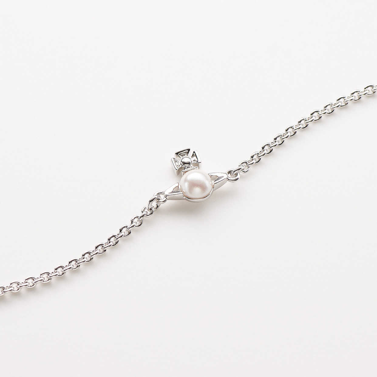 High-version Western Empress Dowager Vivienne BALBINA Saturn mini pearl bracelet female ins minority
High-version Western Empress Dowager Vivienne BALBINA Saturn mini pearl bracelet female ins minority