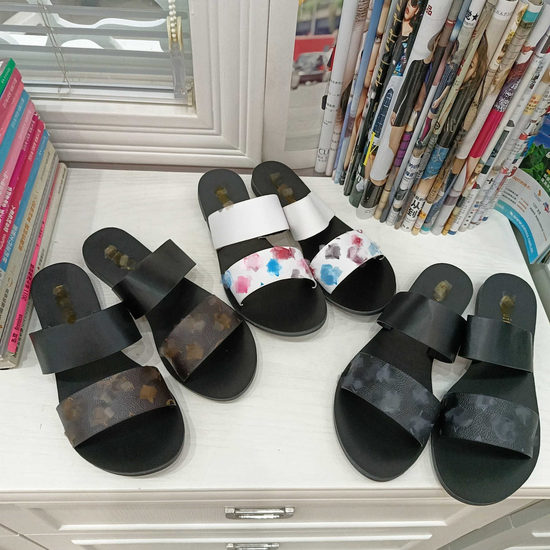 Fashion Casual Sandals Bom Dia Classic leather women girls ladies slippers slides Top quality monograms flowers print shoe designers Strap flats Flip Flops, Xy211-1a6
Fashion Casual Sandals Bom Dia Classic leather women girls ladies slippers slides Top quality monograms flowers print shoe designers Strap flats Flip Flops, Xy211-1a6