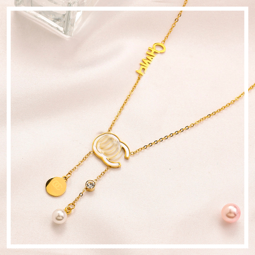 Luxury Design Necklace 18K Gold Plated Brand Stainless Steel Necklaces Choker Chain Crystal C-Letter Pendant Womens Wedding Jewelry Accessories Love Gifts AA2021
Luxury Design Necklace 18K Gold Plated Brand Stainless Steel Necklaces Choker Chain Crystal C-Letter Pendant Womens Wedding Jewelry Accessories Love Gifts AA2021