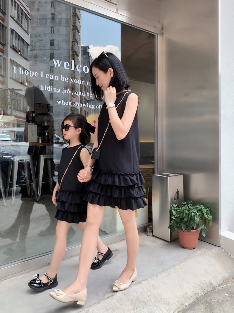 Family Matching Outfits Summer Thin Lace Mother Daughter Dress Cake Black Color Mommy And Me Dresses Sleeveless Mom And Daughter Matching Beach Clothe
