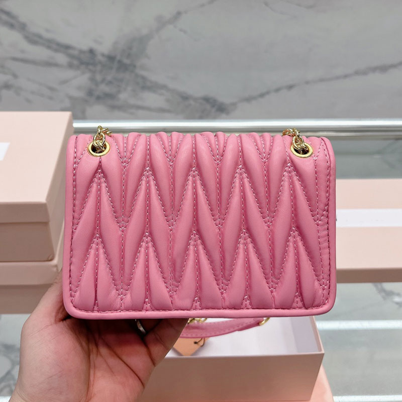 Mini Shoulder Bag Messenger Bag Flap Crossbody Purse Pleated Soft Sheep Leather Hardware Letter Decoration Chain Handbag Purse High Quality Clutch, Red
Mini Shoulder Bag Messenger Bag Flap Crossbody Purse Pleated Soft Sheep Leather Hardware Letter Decoration Chain Handbag Purse High Quality Clutch, Red