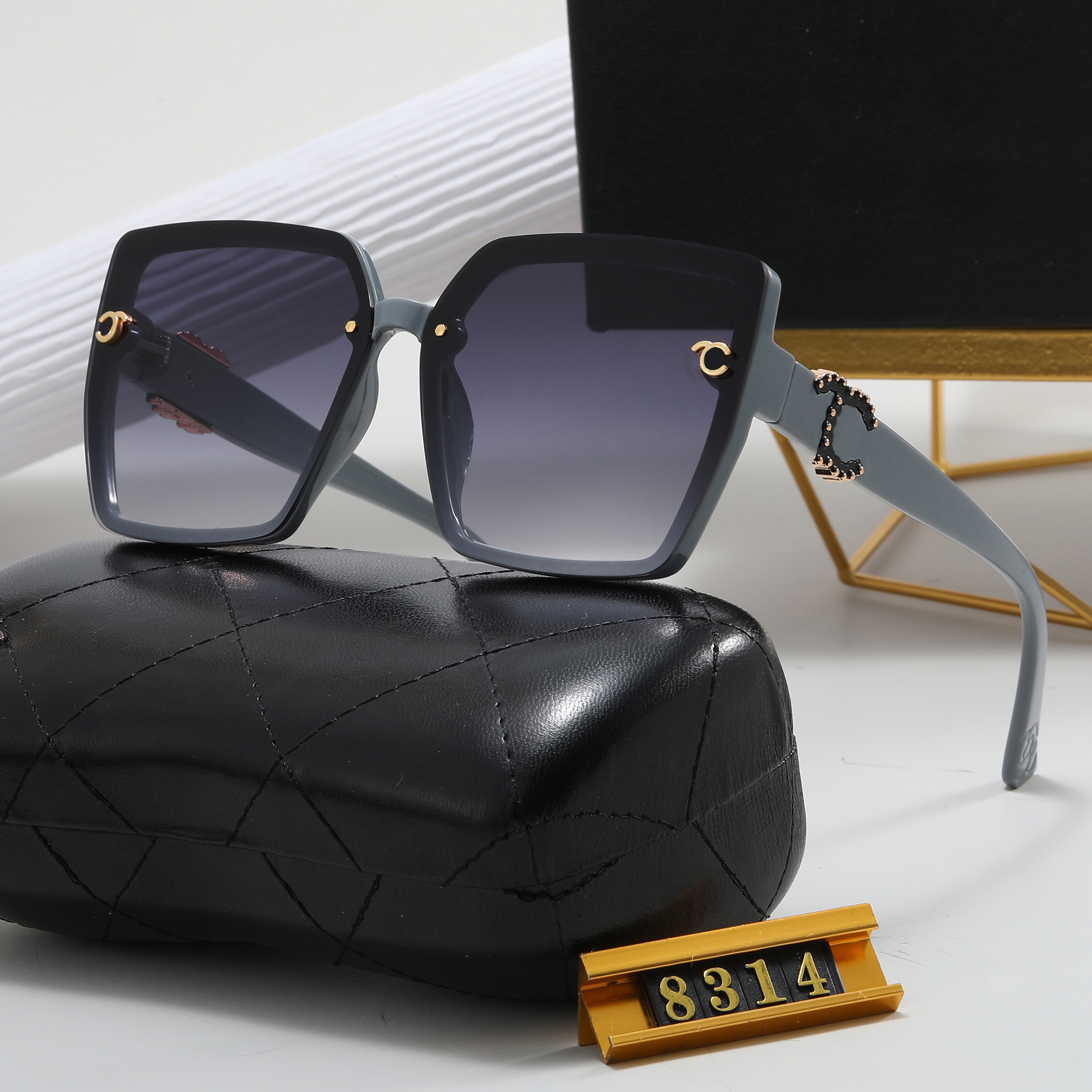 Sunglasses Designer Sunglasses For Women Men Fashion Style Square Frame Summer Polarized Sun Glasses Classic Retro Colors Optional With Box
Sunglasses Designer Sunglasses For Women Men Fashion Style Square Frame Summer Polarized Sun Glasses Classic Retro Colors Optional With Box