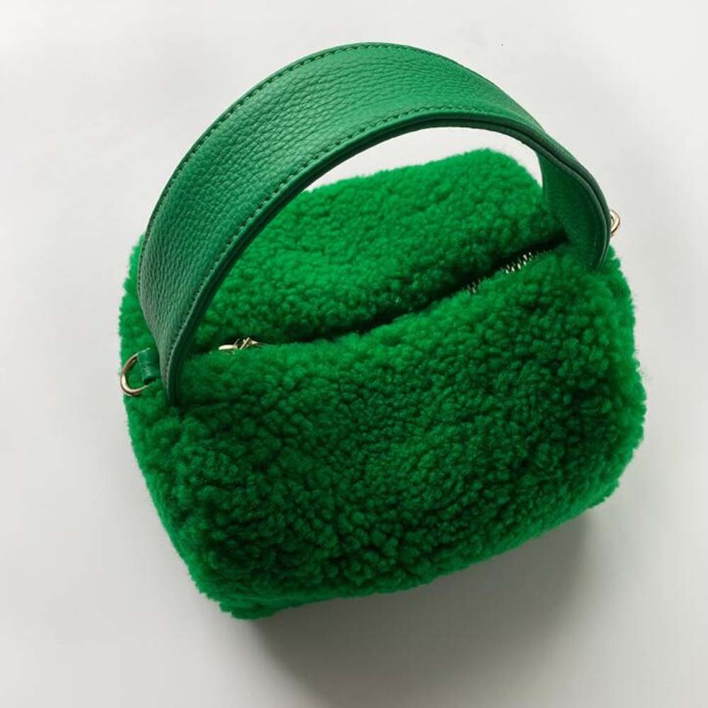 Evening Bags Women Furry Lambswool Handbags Fashion Design Soft Plush Cool Girls Messenger Shoulder Bags Crossbody Ladies Purse Handbags 230316, Lambswool red
Evening Bags Women Furry Lambswool Handbags Fashion Design Soft Plush Cool Girls Messenger Shoulder Bags Crossbody Ladies Purse Handbags 230316, Lambswool red