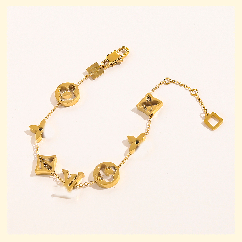 New Fashionable Classic Bracelets Women Brand Letter Bangle 18K Gold Plated Stainless steel Crystal Flower Beads Lovers Gift Wristband Cuff Chain Designer Jewelry
New Fashionable Classic Bracelets Women Brand Letter Bangle 18K Gold Plated Stainless steel Crystal Flower Beads Lovers Gift Wristband Cuff Chain Designer Jewelry