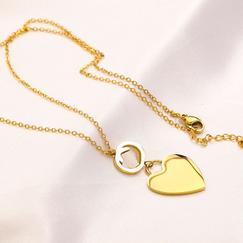 Classic High Sense Pendant Necklace Luxury Girls Couple Love Necklace Designer Jewelry Accessories Charm Long Chain 18k Gold Plated Necklace With Gift Box
Classic High Sense Pendant Necklace Luxury Girls Couple Love Necklace Designer Jewelry Accessories Charm Long Chain 18k Gold Plated Necklace With Gift Box