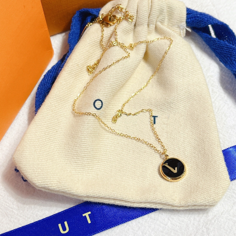 Designer Brand Pendant Necklaces Delicate Design 18k Gold Necklace Fashion Young Women Style Classic Premium Accessories Selected Gift For Women
Designer Brand Pendant Necklaces Delicate Design 18k Gold Necklace Fashion Young Women Style Classic Premium Accessories Selected Gift For Women