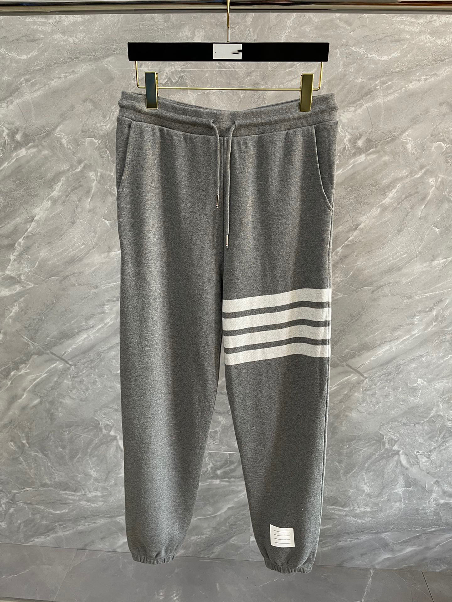 Mens Pants Long Brand Designer T New Four Pole Mens And Womens Lovers Loose Casual drape Lace Pants 2023 Gift Box, Gray
Mens Pants Long Brand Designer T New Four Pole Mens And Womens Lovers Loose Casual drape Lace Pants 2023 Gift Box, Gray