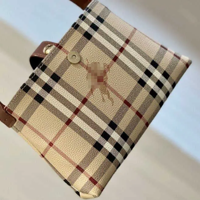 Designer Luxury Bags For Women High Quality Brown Crossbody Handbags Vintage Leather Wallet Paris Plaid The Totes Bag Fashion Purses R395
Designer Luxury Bags For Women High Quality Brown Crossbody Handbags Vintage Leather Wallet Paris Plaid The Totes Bag Fashion Purses R395