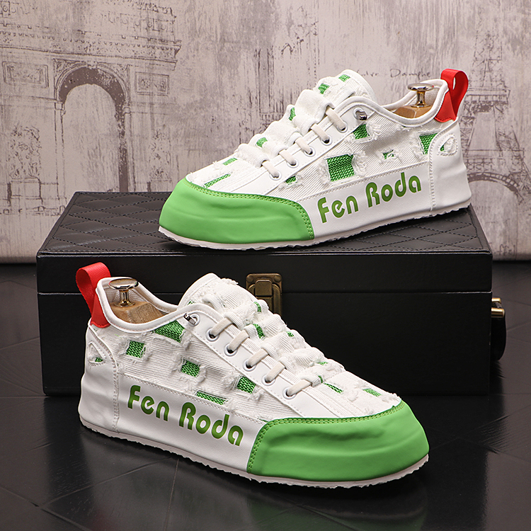 European man wedding dress shoes Casual shoes puncture latest fashion Groom Business Evening Footwear
European man wedding dress shoes Casual shoes puncture latest fashion Groom Business Evening Footwear