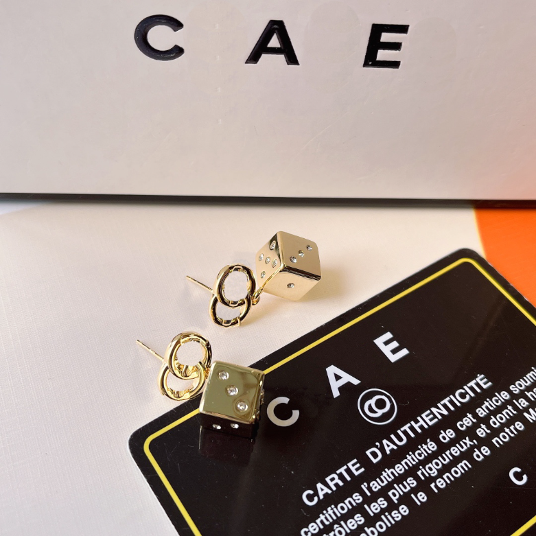 Luxury exquisite earrings Charm advanced earrings Fashion female design Jewelry accessories Classic popular brands Popular gifts Couples family friends
Luxury exquisite earrings Charm advanced earrings Fashion female design Jewelry accessories Classic popular brands Popular gifts Couples family friends