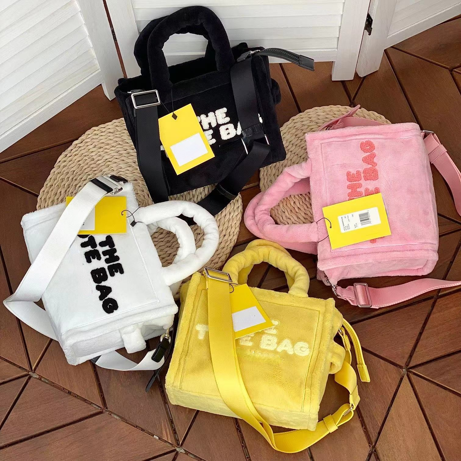 Spring and Autumn New Evening Bags Coral Velvet Letter Tote Bag Women's Single Shoulder Cross-body Handbag Large Capacity Fashion All-match Women's Bag, Black
Spring and Autumn New Evening Bags Coral Velvet Letter Tote Bag Women's Single Shoulder Cross-body Handbag Large Capacity Fashion All-match Women's Bag, Black