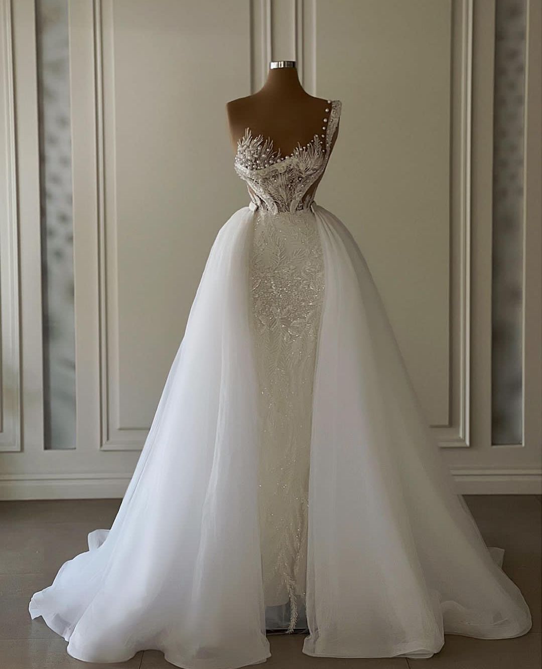Elegant Mermaid Wedding Dresses Sleeveless V Neck One Shoulder Appliques Sequins Beaded Pearls Detachable Train 3D Lace Floor Length Lace Bridal Gowns Custom Made, Dark red
Elegant Mermaid Wedding Dresses Sleeveless V Neck One Shoulder Appliques Sequins Beaded Pearls Detachable Train 3D Lace Floor Length Lace Bridal Gowns Custom Made, Dark red