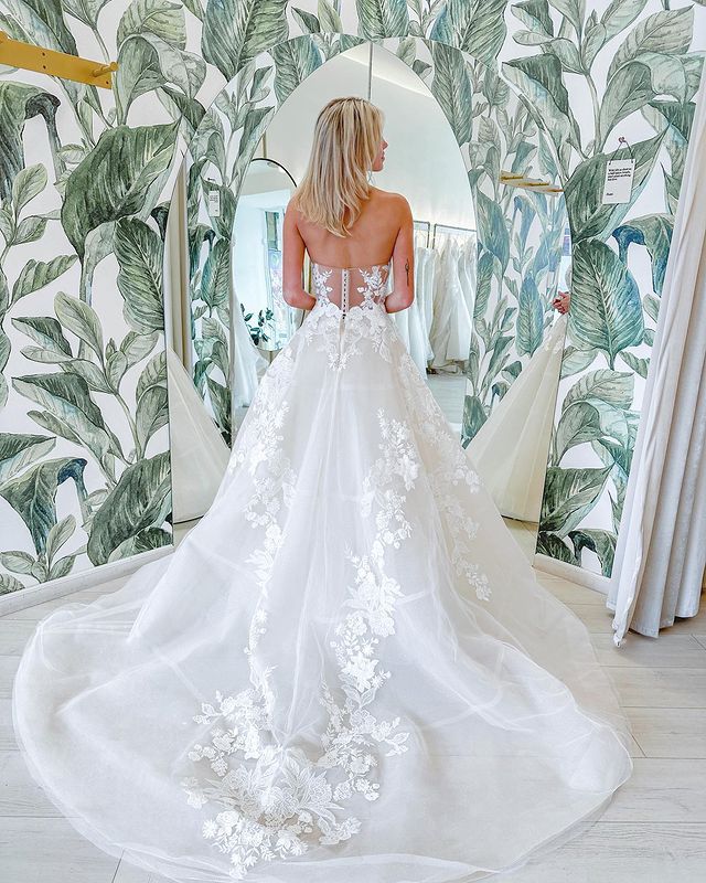 Size Vinatge Plus Lace A Line Wedding Dresses Applique Sweetheart Draped Pleats Illusion Back Sweep Train Bridal Gowns Second Reception Dress Custom M