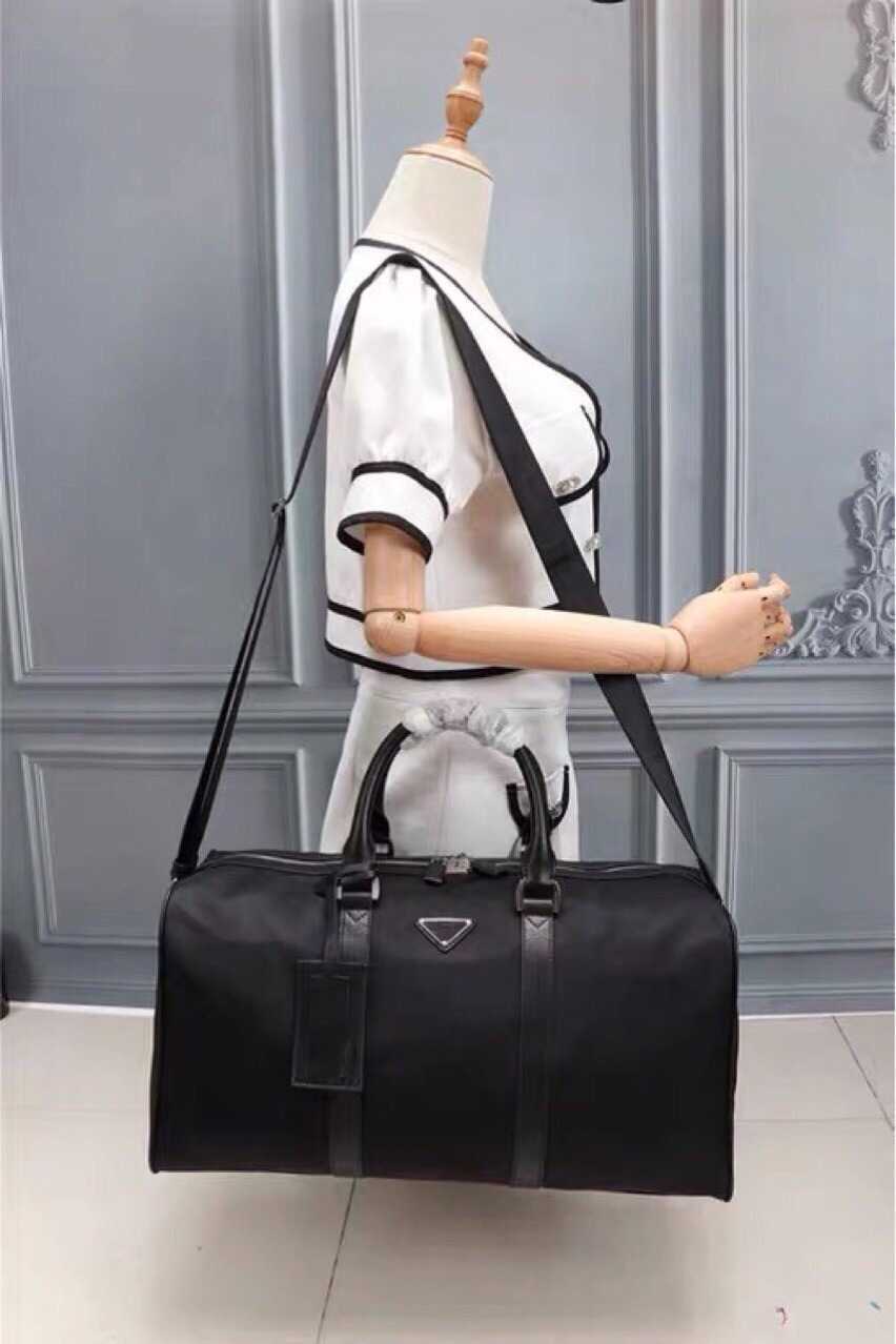 Prads crossbody purses designer bags Prade Large soft surface wearable single shoulder portable single zipper concealed bag zipper fitness bag P home 8001, Black
Prads crossbody purses designer bags Prade Large soft surface wearable single shoulder portable single zipper concealed bag zipper fitness bag P home 8001, Black