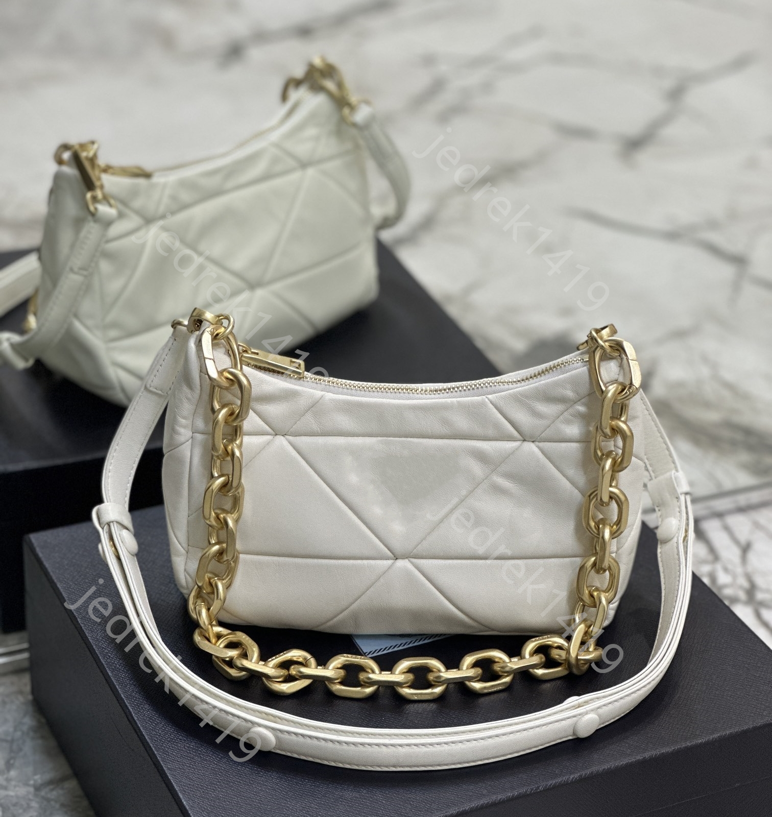 Soft sheepskin handbags fashion Prad System Underarm bags Shoulder bag Classic designer Crossbody bags 10A metal Triangle pattern totes zipper Gold chain hobos, Orange
Soft sheepskin handbags fashion Prad System Underarm bags Shoulder bag Classic designer Crossbody bags 10A metal Triangle pattern totes zipper Gold chain hobos, Orange