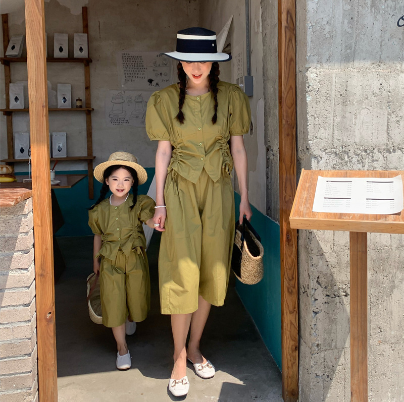 Family Matching Outfits Fashion mom and girls dark green clothes sets puff sleeve tops and wide leg pants 2pcs sets family matching clothes 230316, Beige
Family Matching Outfits Fashion mom and girls dark green clothes sets puff sleeve tops and wide leg pants 2pcs sets family matching clothes 230316, Beige