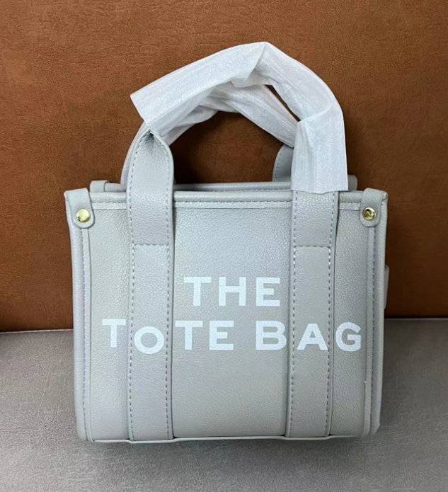 Wholesale The Tote Bag Designer Women Mini leather Crossbody Shoulder Handbags With strap Black Pink Totes Bags Handbag, 20×16×10cm
Wholesale The Tote Bag Designer Women Mini leather Crossbody Shoulder Handbags With strap Black Pink Totes Bags Handbag, 20×16×10cm