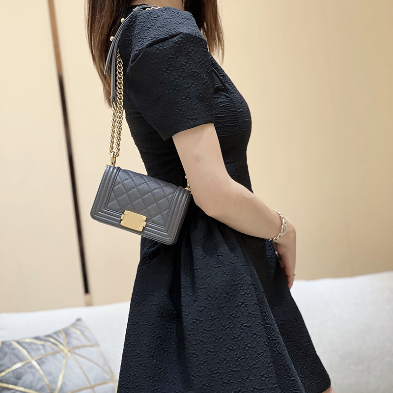 Designer Crossbody Bags Luxury Shoulder Bag 15CM 1:1 Quality Handbag Caviar Flap Bags With Box MC007
Designer Crossbody Bags Luxury Shoulder Bag 15CM 1:1 Quality Handbag Caviar Flap Bags With Box MC007