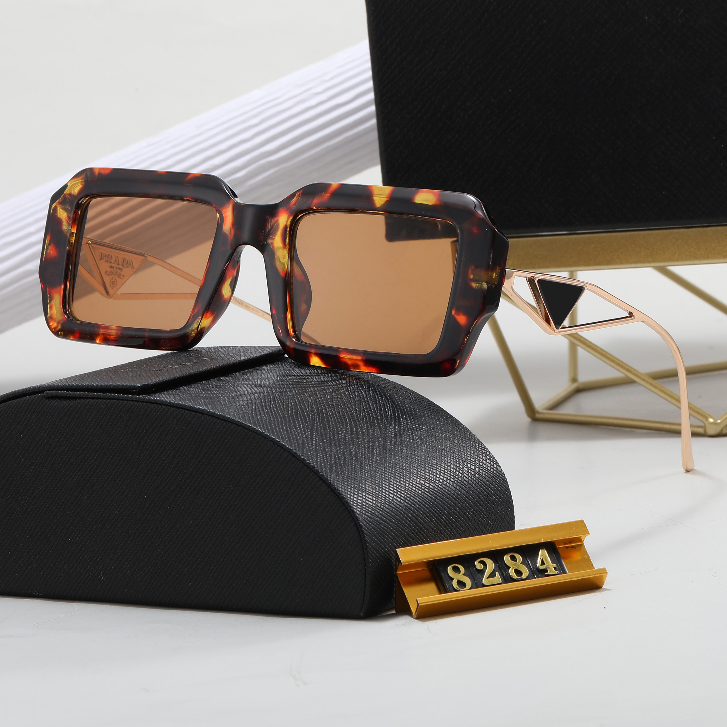 Designer Sunglasses Classic Eyeglasses Goggle Outdoor Beach Sun Glasses For Man Woman Mix Color Optional Triangular signature04
Designer Sunglasses Classic Eyeglasses Goggle Outdoor Beach Sun Glasses For Man Woman Mix Color Optional Triangular signature04