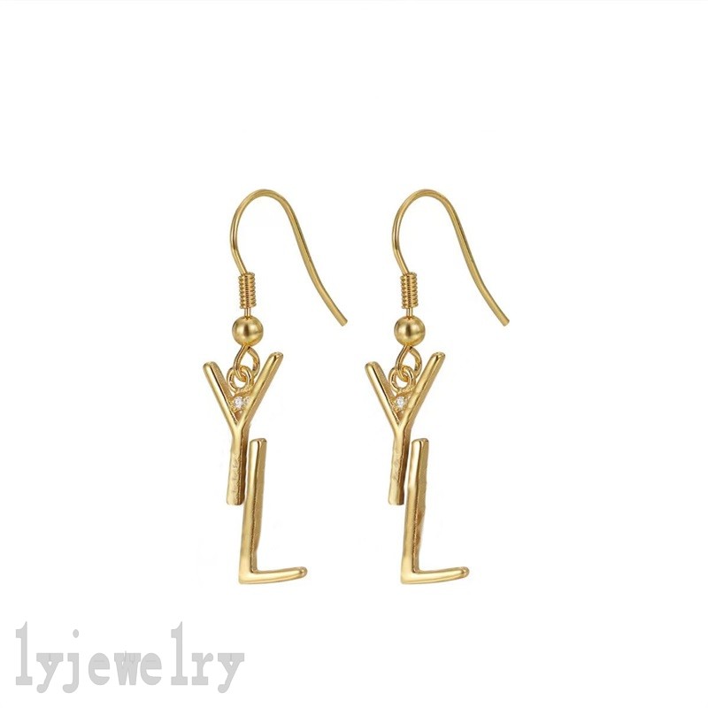Letter shape studs womens Earrings Designer for Women iced out couples alloy simple fun unique ohrringe jewelry cjeweler designer earings wedding party ZB033 E23
Letter shape studs womens Earrings Designer for Women iced out couples alloy simple fun unique ohrringe jewelry cjeweler designer earings wedding party ZB033 E23