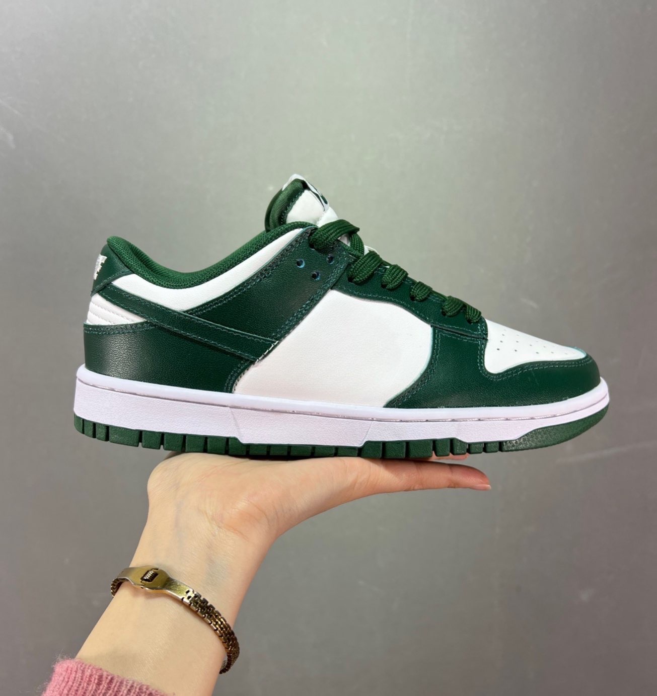 men women Free Shipping shoes sb low university running shoes Panda green Kentucky Medium Olive Triple Pink Chicago Grey Fog mens Trainers Training shoes, As shown in the picture
men women Free Shipping shoes sb low university running shoes Panda green Kentucky Medium Olive Triple Pink Chicago Grey Fog mens Trainers Training shoes, As shown in the picture