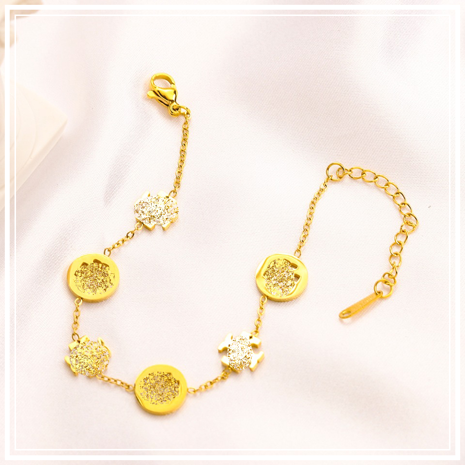 Fashion Style Bracelets Chain Women Bangle Wristband Cuff Chain Designer Brand Letter Jewelry 18K Gold Plated Stainless steel Wedding Girls Lovers Gift Bracelet
Fashion Style Bracelets Chain Women Bangle Wristband Cuff Chain Designer Brand Letter Jewelry 18K Gold Plated Stainless steel Wedding Girls Lovers Gift Bracelet