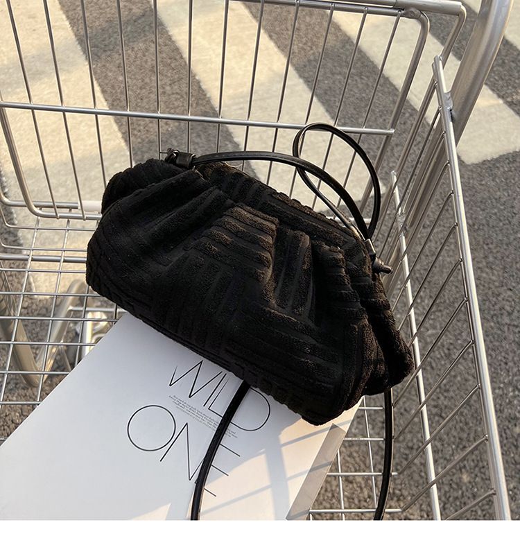 Luxury Women Fashion Ladies Clutch Bag Handbag Large Capacity Striped One-shoulder Messenger Bag Quality, Black
Luxury Women Fashion Ladies Clutch Bag Handbag Large Capacity Striped One-shoulder Messenger Bag Quality, Black
