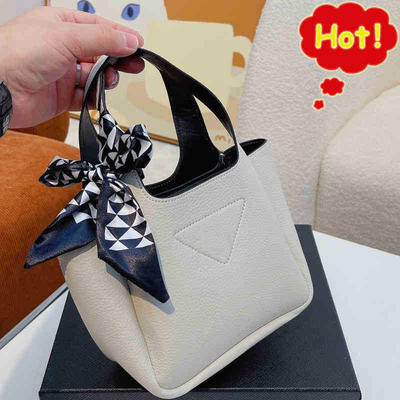 Prads totes designer handbag women bag Handbags Prade the Tote bags Luxuries designers womens crossbody Handbag Shoulder 7A high quality purses wallet J0N9, Blue
Prads totes designer handbag women bag Handbags Prade the Tote bags Luxuries designers womens crossbody Handbag Shoulder 7A high quality purses wallet J0N9, Blue