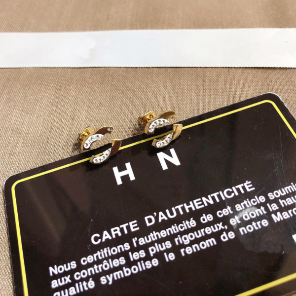 Luxury Brand Earring Charm Designer Earring Fashion Premium Jewelry Women's Circle Rhinestone Diamond Earrings 18k Gold Plated Couple Family Accessories 
Luxury Brand Earring Charm Designer Earring Fashion Premium Jewelry Women's Circle Rhinestone Diamond Earrings 18k Gold Plated Couple Family Accessories