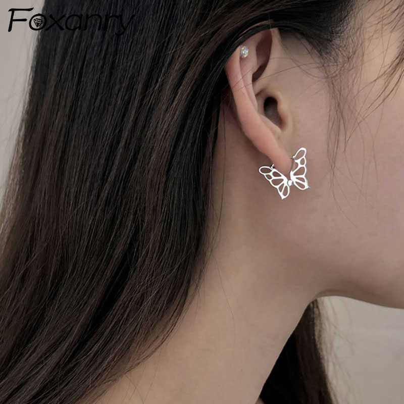Charm ANRY Prevent Allergy Silver Color d Earrings for Women New Trendy Elegant Hollow Butterfly Party Jewelry Ear Buckle L230315
Charm ANRY Prevent Allergy Silver Color d Earrings for Women New Trendy Elegant Hollow Butterfly Party Jewelry Ear Buckle L230315