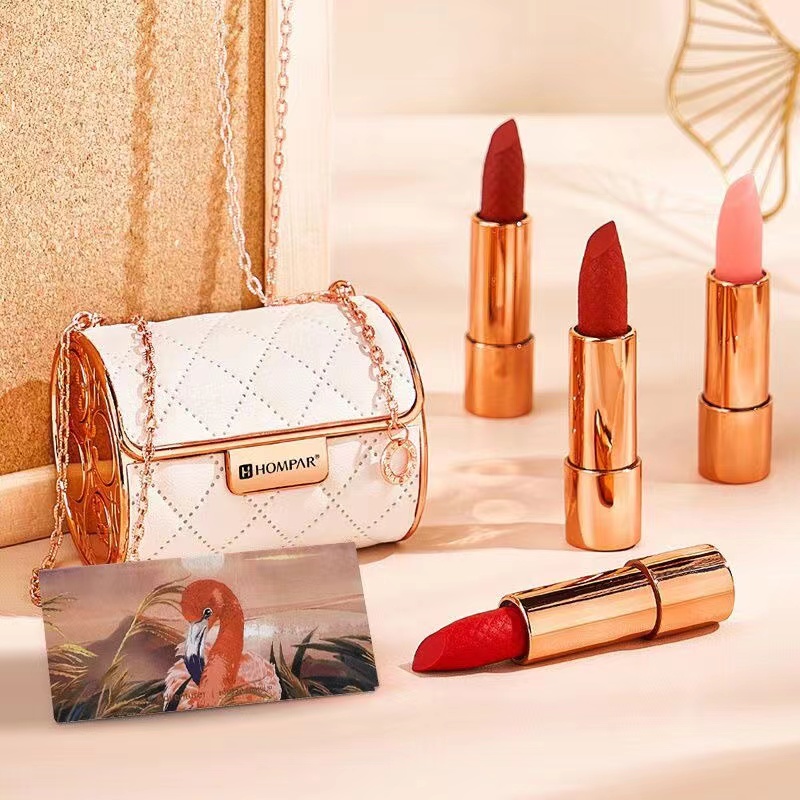 Luxury pet leather bag soft fog lipstick waterproof, not easy to touch cup, not easy to fade silk soft matte leather bag lipstick, Red
Luxury pet leather bag soft fog lipstick waterproof, not easy to touch cup, not easy to fade silk soft matte leather bag lipstick, Red