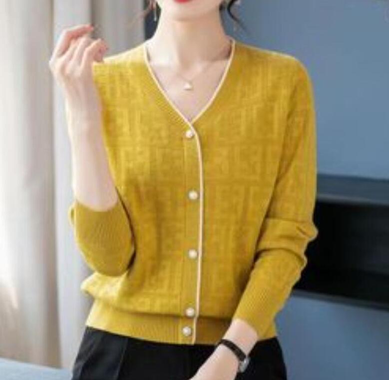 Designer Women's Sweaters Cardigan Korean Stripe Wool Sweater for V-neck Casual Knitwear Coats, 03
Designer Women's Sweaters Cardigan Korean Stripe Wool Sweater for V-neck Casual Knitwear Coats, 03