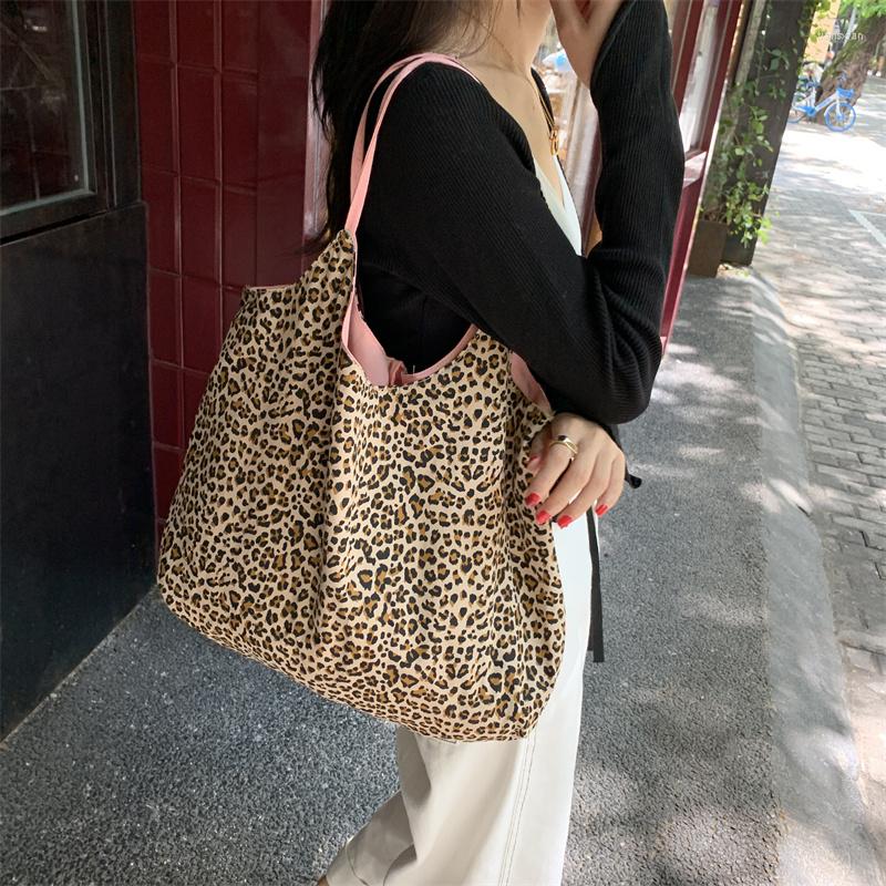 Evening Bags Retro Leopard Pattern Women Tote Handbags Stitching Pink Ladies Large Shoulder Bag Fashion Double Side Girls Cloth Shopping
Evening Bags Retro Leopard Pattern Women Tote Handbags Stitching Pink Ladies Large Shoulder Bag Fashion Double Side Girls Cloth Shopping