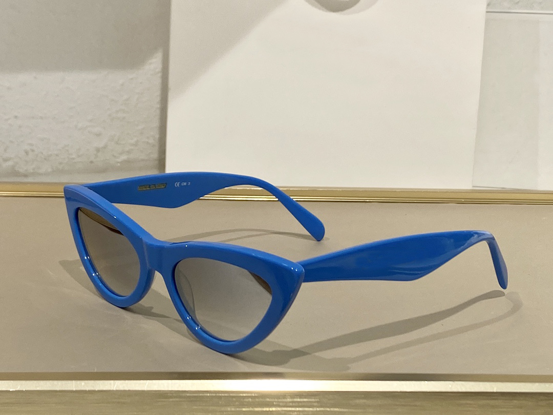 40019 Cat Eye Sunglasses for Men Blue Silver Mirror Sun Glasses Designers Sunglasses Shades Occhiali da sole Glasses UV400 Eyewear with Box
40019 Cat Eye Sunglasses for Men Blue Silver Mirror Sun Glasses Designers Sunglasses Shades Occhiali da sole Glasses UV400 Eyewear with Box