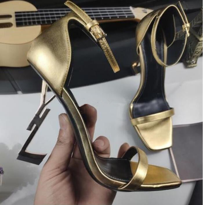 With Box Classics Women shoes Sandals fashion Beach Thick bottom Dress Shoes Alphabet lady Sandals Leather High heel shoes slides, 25
With Box Classics Women shoes Sandals fashion Beach Thick bottom Dress Shoes Alphabet lady Sandals Leather High heel shoes slides, 25
