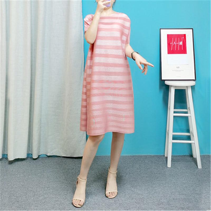 Party Dresses Miyake Pleated Dress 2023 Ladies Summer Style Short-sleeved Fashion Printing Loose Large Size A-line Women' ClothingParty
Party Dresses Miyake Pleated Dress 2023 Ladies Summer Style Short-sleeved Fashion Printing Loose Large Size A-line Women' ClothingParty